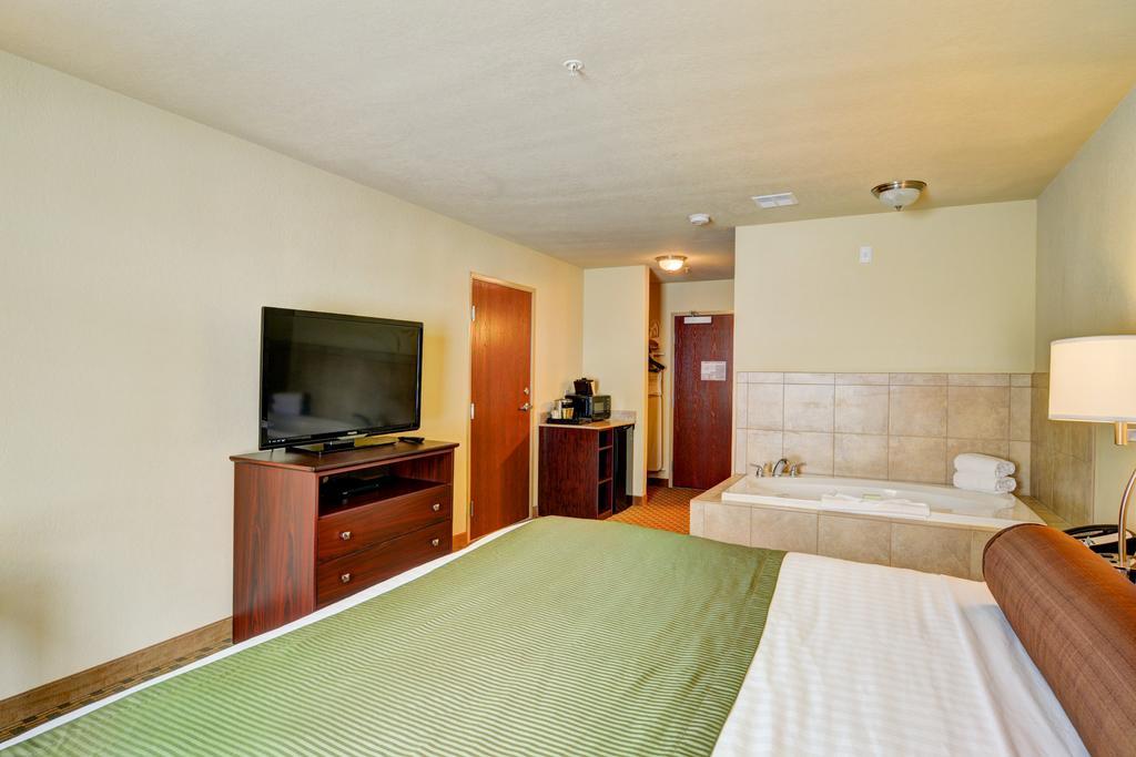 Cobblestone Hotel & Suites - Punxsutawney Εξωτερικό φωτογραφία