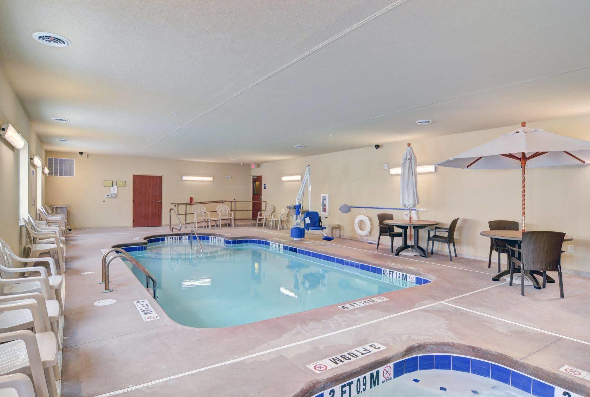 Cobblestone Hotel & Suites - Punxsutawney Εξωτερικό φωτογραφία